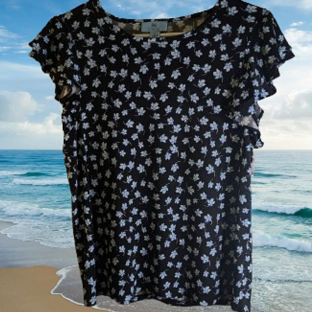 CeCe medium NWT short sleeve blue floral polyester blend stretch woman's top.